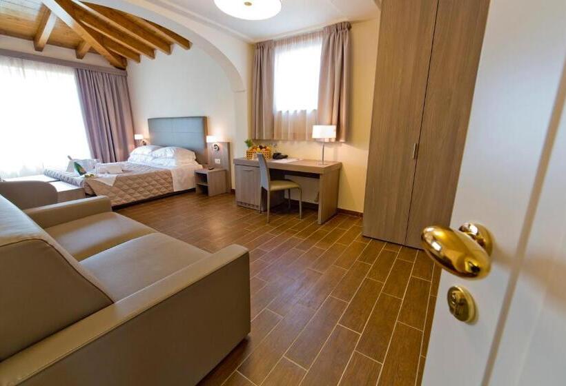 Четырехместный Номер Классик, Villa Carolina Resort