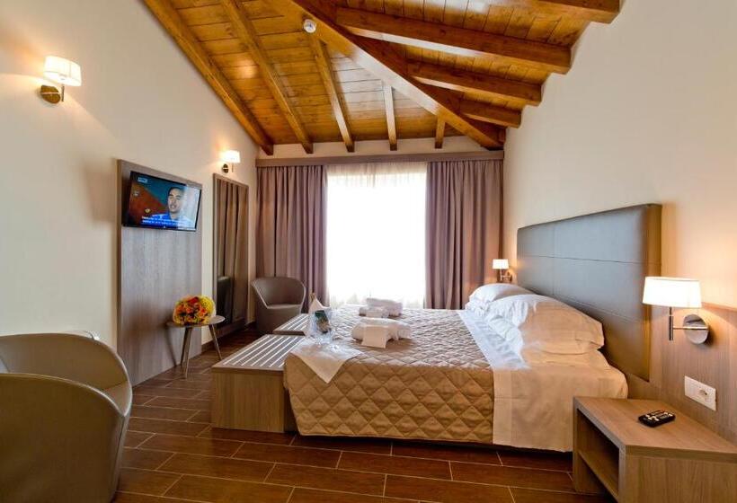 חדר קלאסי לארבעה, Villa Carolina Resort