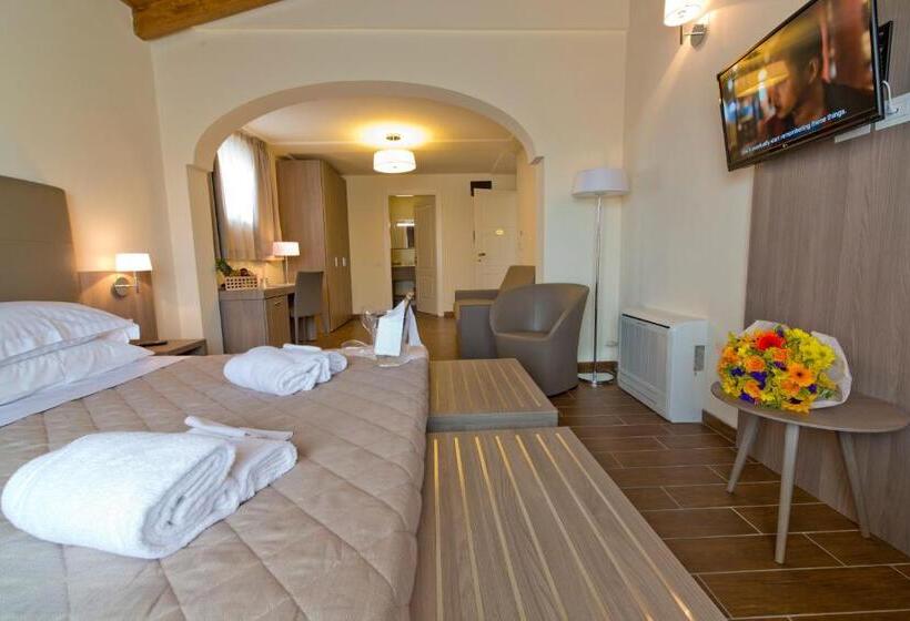 חדר קלאסי לארבעה, Villa Carolina Resort