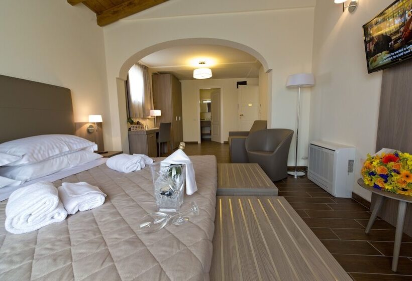 חדר קלאסי לארבעה, Villa Carolina Resort