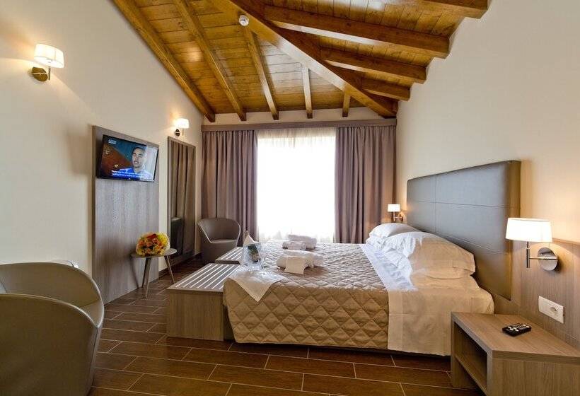 חדר קלאסי לארבעה, Villa Carolina Resort