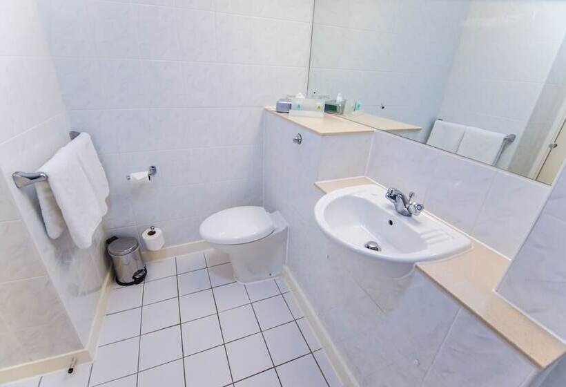 Номер Стандарт, Airport Inn Gatwick