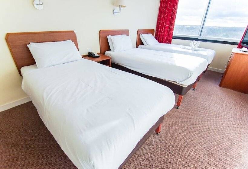 Номер Стандарт Трехместный, Airport Inn Gatwick