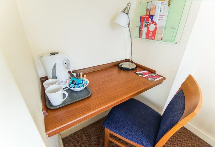 Номер Стандарт, Airport Inn Gatwick