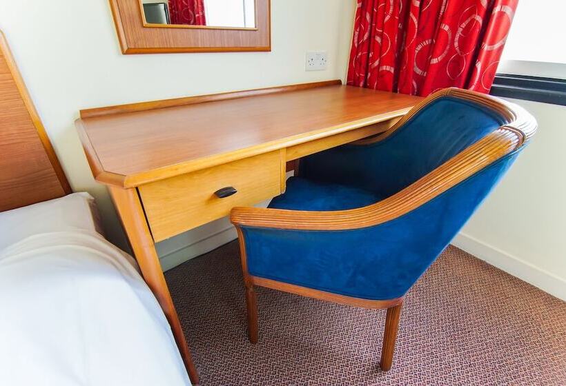 Номер Стандарт, Airport Inn Gatwick