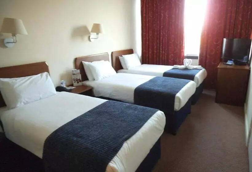 اتاق استاندارد سه نفره, Airport Inn Gatwick