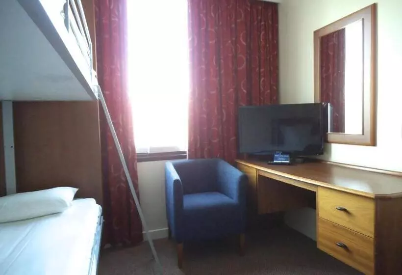 اتاق خانوادگی, Airport Inn Gatwick