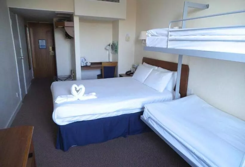 اتاق خانوادگی, Airport Inn Gatwick