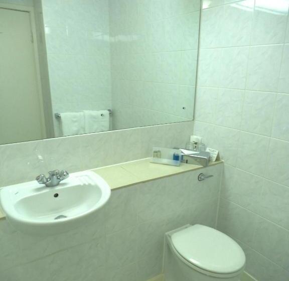 Номер Стандарт, Airport Inn Gatwick