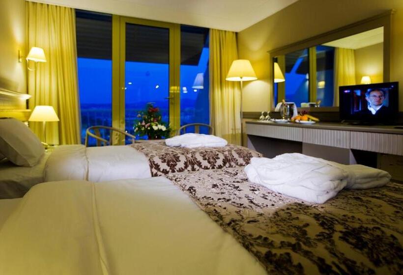 חדר סטנדרט לשלושה, Fantasia Deluxe