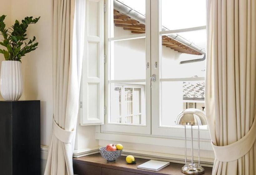 اتاق سوپریور, The Place Firenze