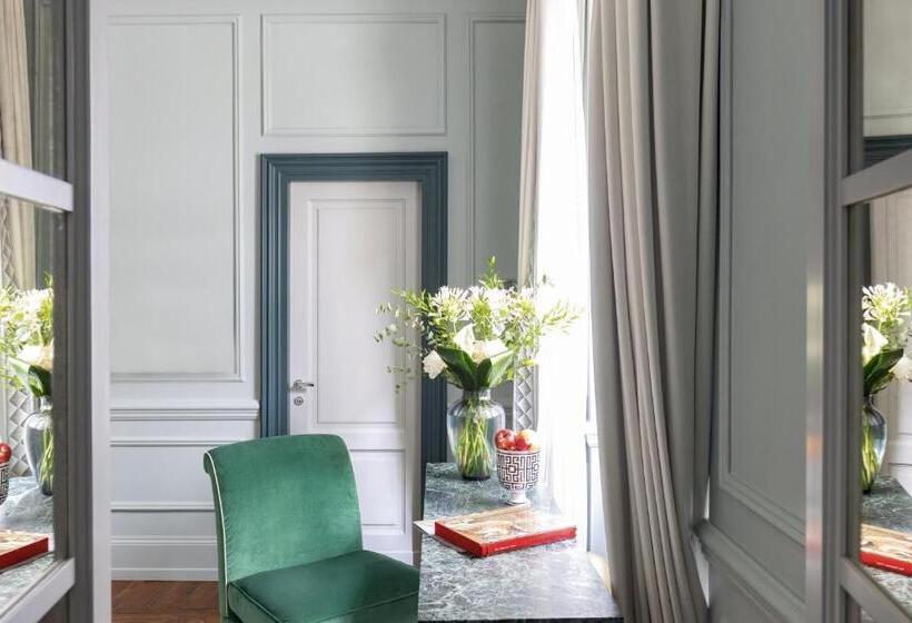 سوییت اجرایی, The Place Firenze