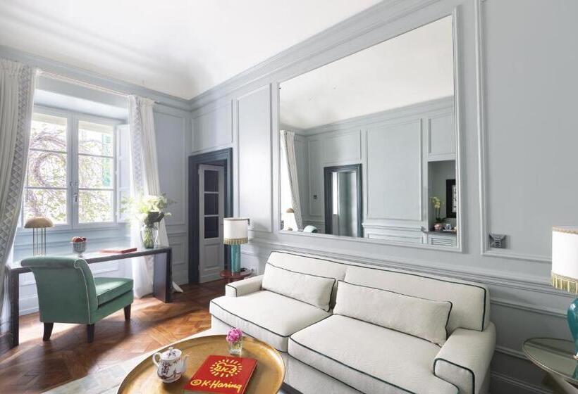 سوییت اجرایی, The Place Firenze