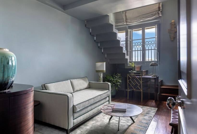 سوییت جونیور, The Place Firenze