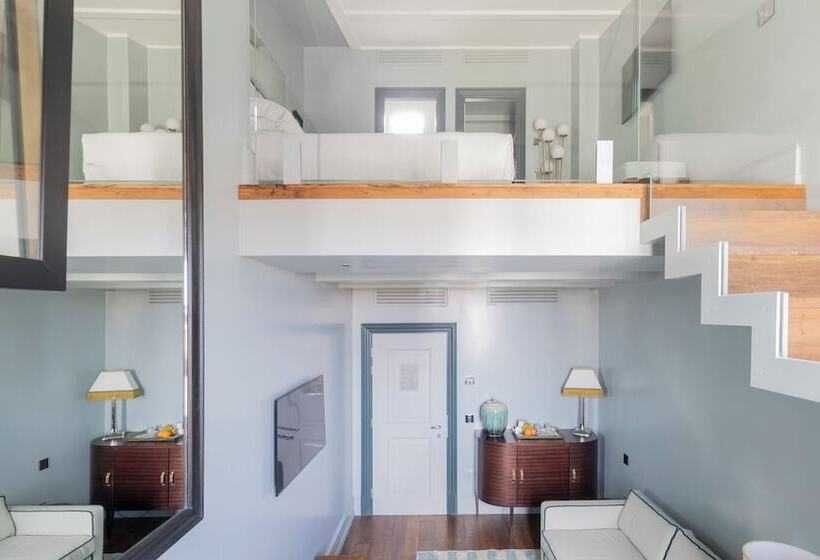 سوییت جونیور, The Place Firenze