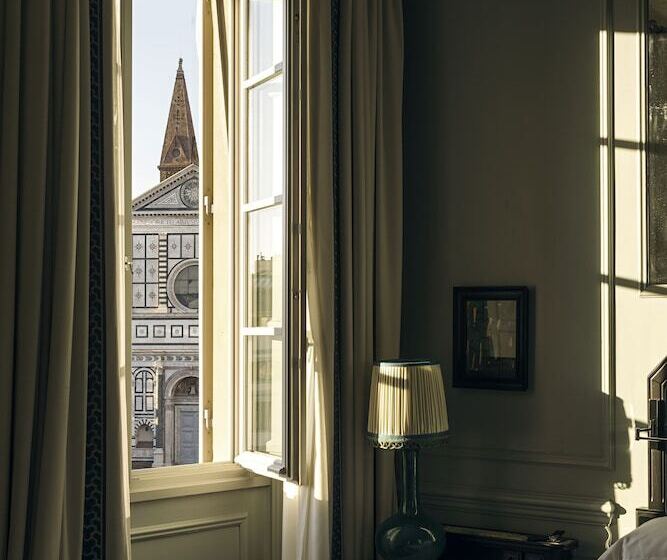 سوئیت مستر, The Place Firenze