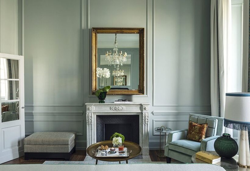 سوئیت مستر, The Place Firenze