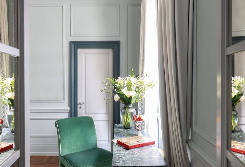 سوییت اجرایی, The Place Firenze