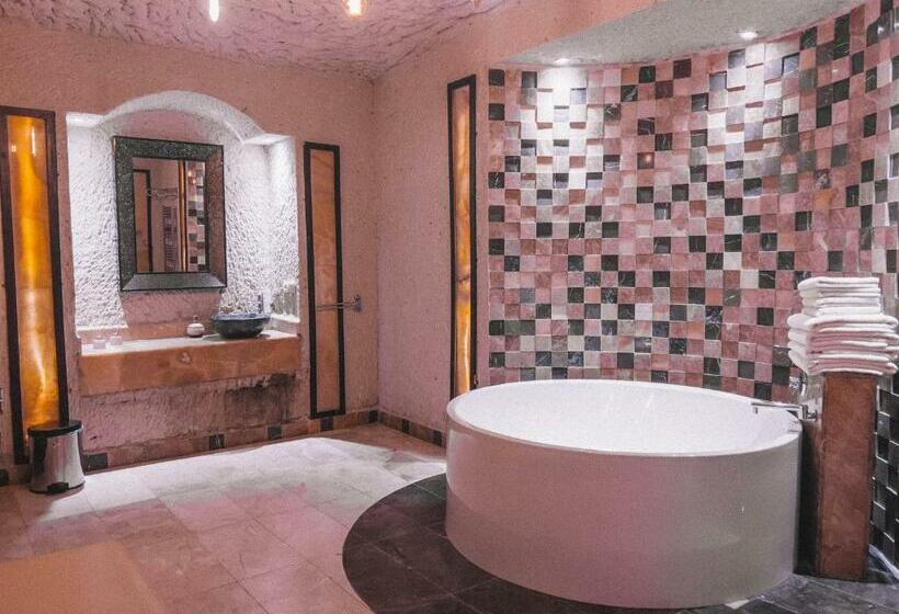 חדר סטנדרט, Local Cave House