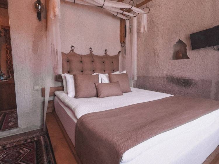 חדר בסיסי, Local Cave House