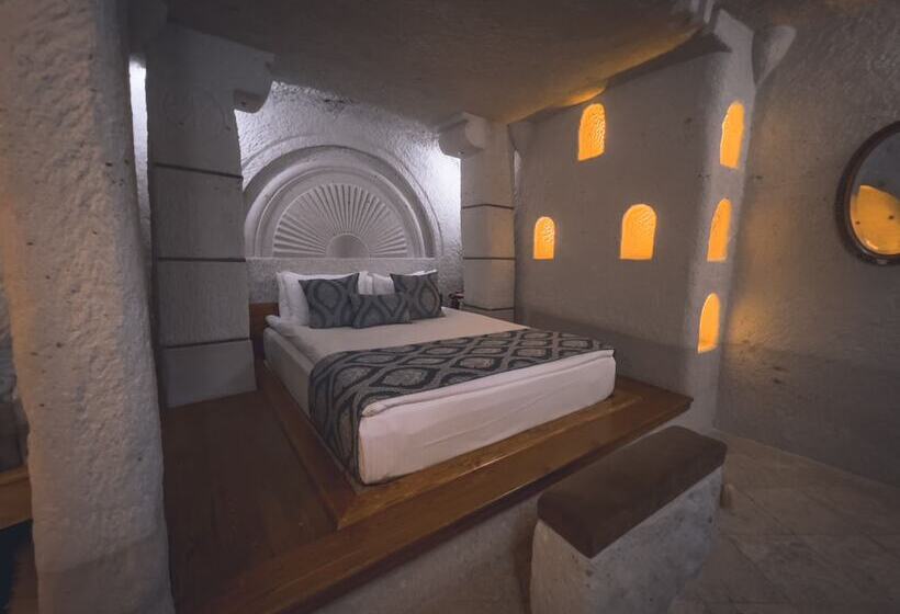 חדר סטנדרט לשלושה, Local Cave House