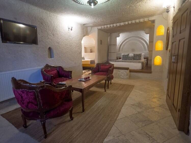 חדר סטנדרט לשלושה, Local Cave House