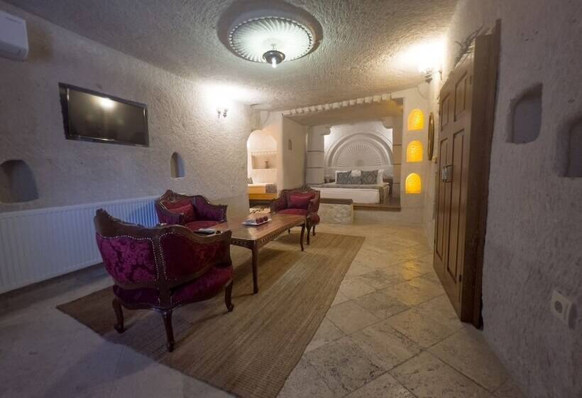 חדר סטנדרט לשלושה, Local Cave House