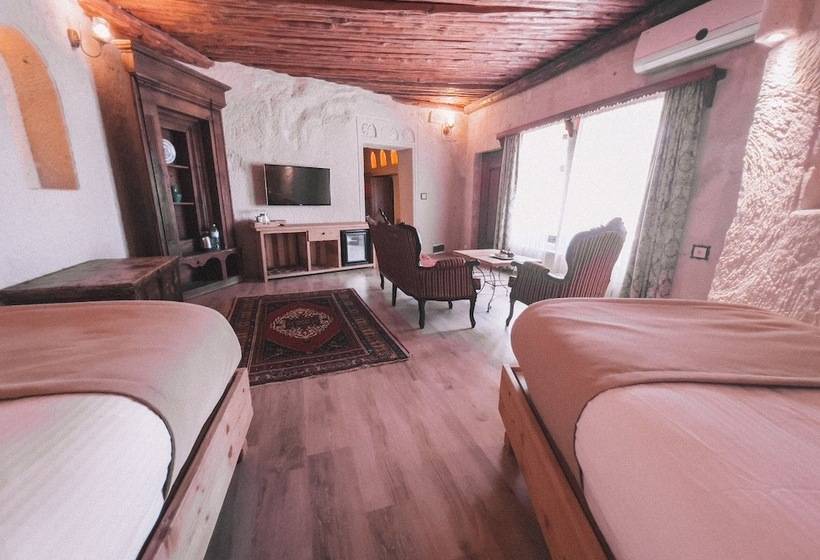 חדר משפחתי, Local Cave House