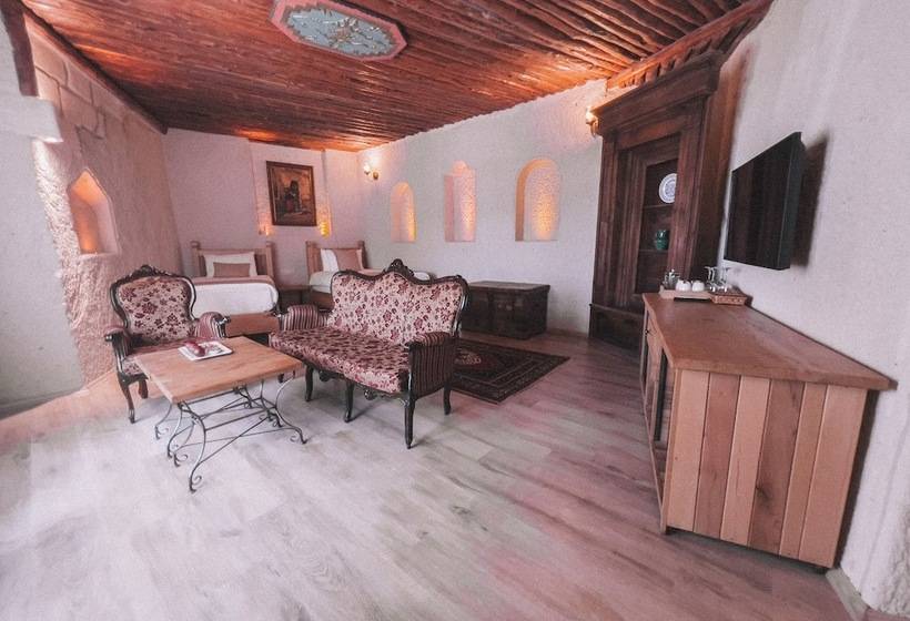 חדר משפחתי, Local Cave House