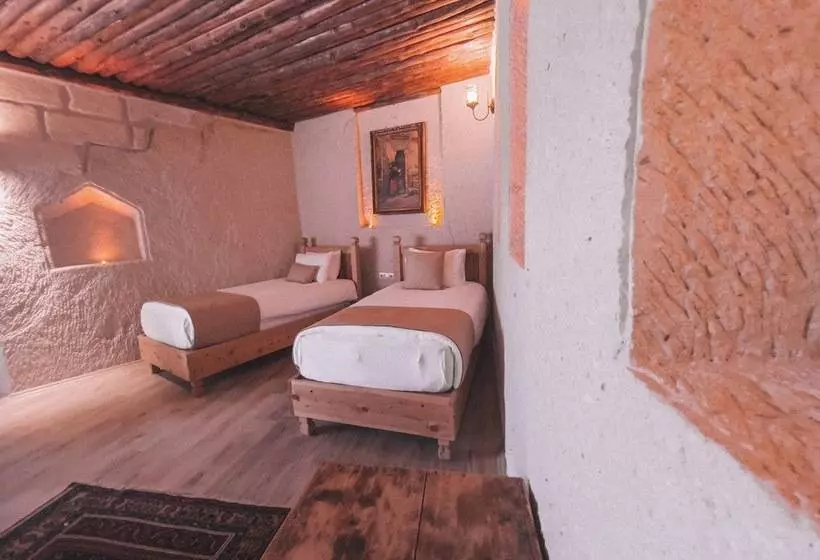 اتاق خانوادگی, Local Cave House
