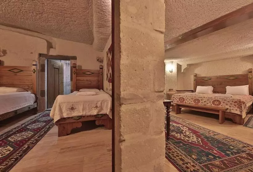 سوییت خانوادگی, Local Cave House