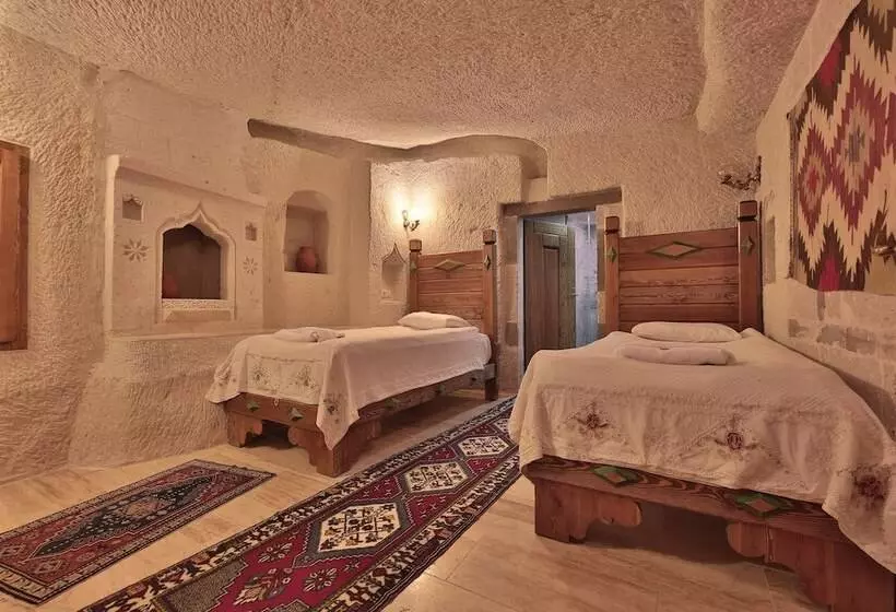 سوییت خانوادگی, Local Cave House