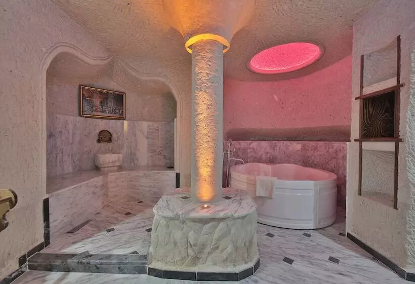 سوییت خانوادگی, Local Cave House