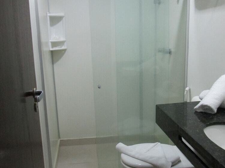 غرفة قياسية ثلاثية, Marinas Maceio