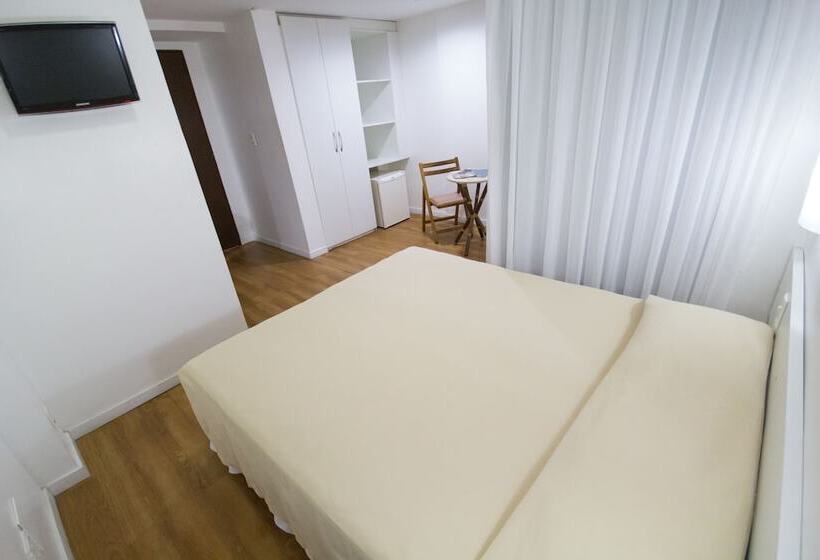 غرفة قياسية ثلاثية, Marinas Maceio