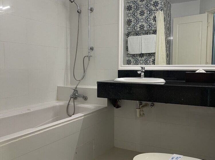 اتاق اجرایی با چشمانداز دریا, Nha Trang Lodge