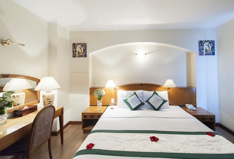 اتاق اجرایی با چشمانداز دریا, Nha Trang Lodge