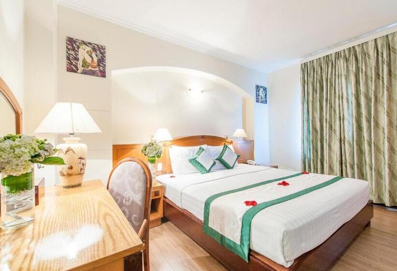 اتاق اجرایی با چشمانداز دریا, Nha Trang Lodge