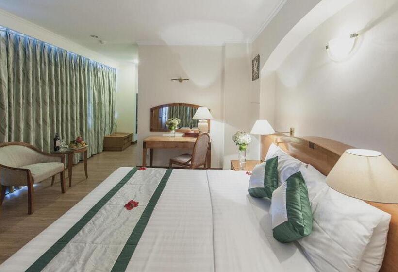 اتاق اجرایی با چشمانداز دریا, Nha Trang Lodge