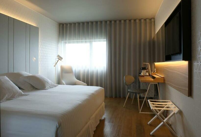 اتاق لوکس, Occidental Atenea Mar Adults Only