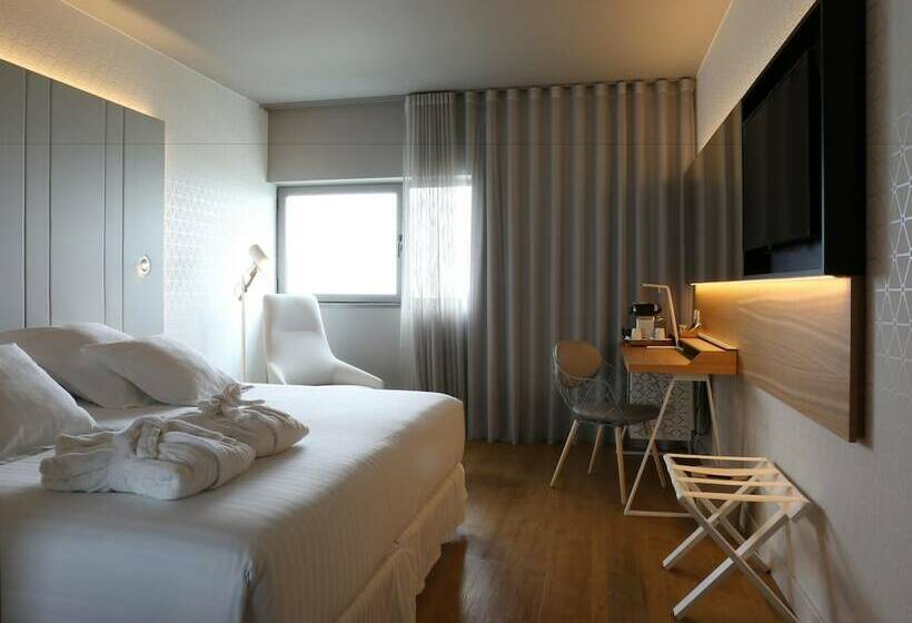 اتاق لوکس, Occidental Atenea Mar Adults Only