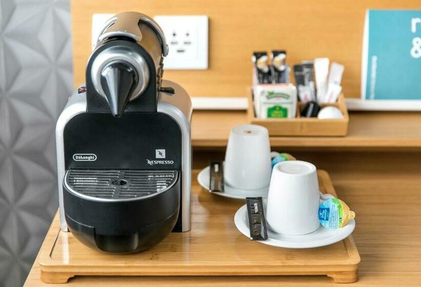 اتاق لوکس با چشمانداز دریا, Occidental Atenea Mar Adults Only