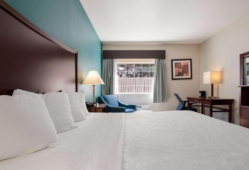 キングサイズベッドのスタンダードルーム, Surestay Plus Hotel By Best Western Topeka