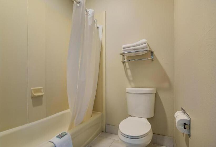 Люкс, Surestay Plus Hotel By Best Western Topeka
