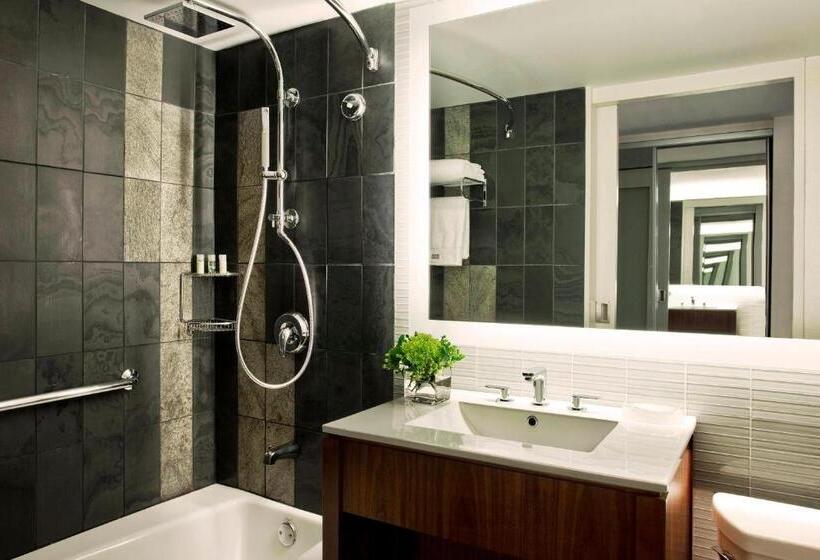 带城市景观和大床的豪华房间, The Westin New York at Times Square