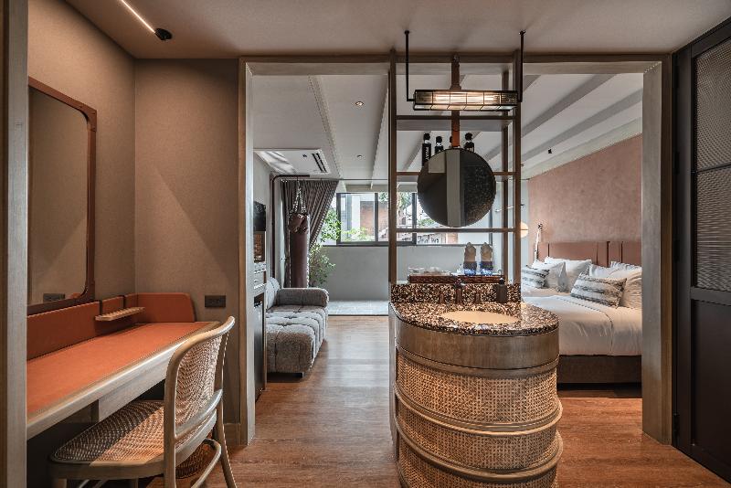 Superior Szoba King Size Bed, Thai Fight