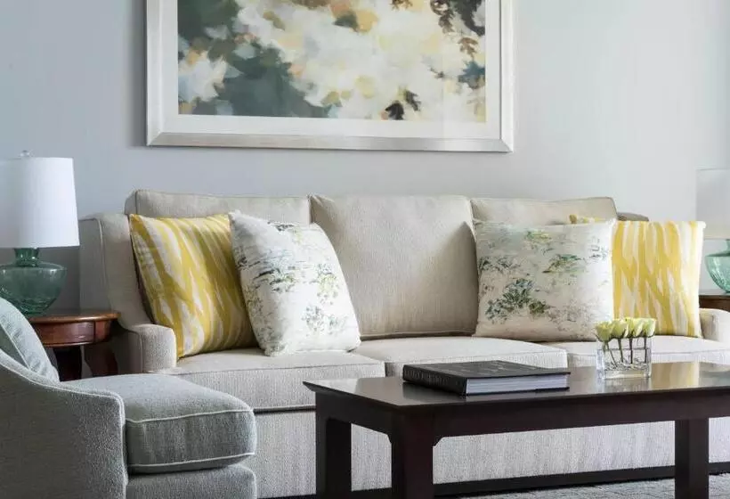 クラブスイート, The Ritzcarlton Naples, Tiburón