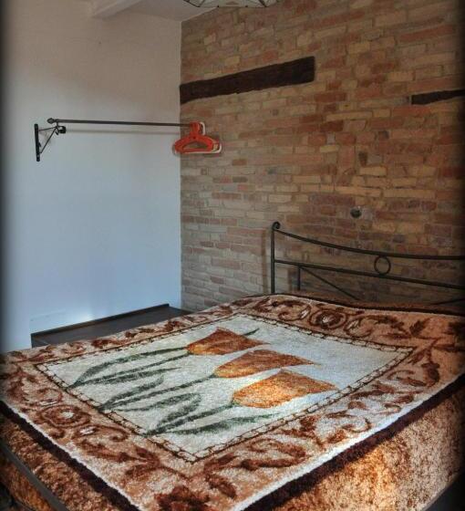 דירת שני חדרים, Casale Civetta