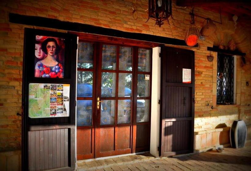 דירת שני חדרים, Casale Civetta