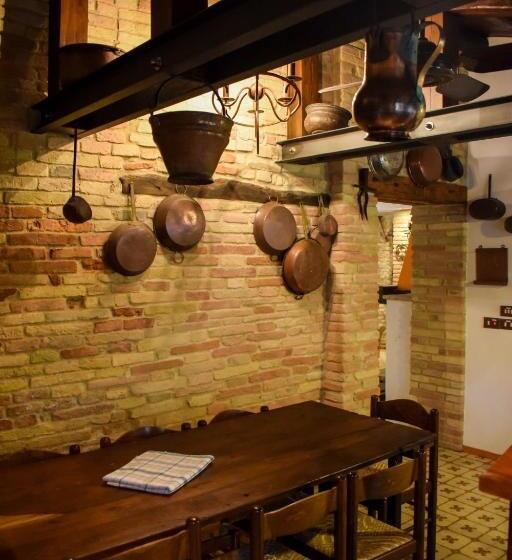 דירת שני חדרים, Casale Civetta